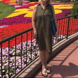 Button Down, Collared + Sleeveless Dress - Size: Large